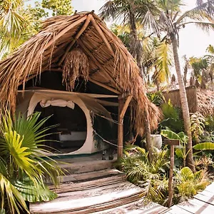 Campo de lujo Uman Glamping & Cenote, Tulum