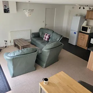Rentunique Spinney Spacioussuper Snug 1 Bed Home. Ifield